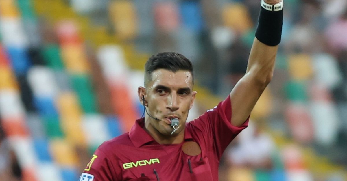Moviola Milan-Lecce, errore di Tremolada nell’occasione del rosso a Siebert