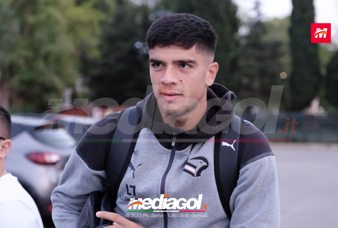 FOTO PALERMO: i giocatori rosanero scattano selfie con i tifosi (GALLERY) - immagine 21