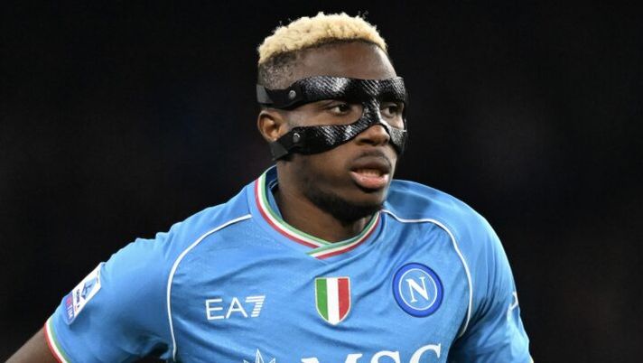 NAPLES, ITALY - MARCH 03: Victor Osimhen of SSC Napoli during the Serie A TIM match between SSC Napoli and Juventus - Serie A TIM at Stadio Diego Armando Maradona on March 03, 2024 in Naples, Italy. (Photo by Francesco Pecoraro/Getty Images) Romano: “Osimhen, la situazione con il Chelsea e il no al prestito. Conte e Lukaku…” - immagine 1