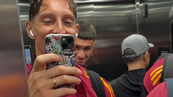 Roma, Gollini e Soulé scherzano sulla foto in ascensore: battute virali sui social