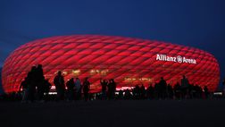 Bayern, estate di lavori allo stadio: terreno di gioco ibrido e più posti per le sedie a rotelle