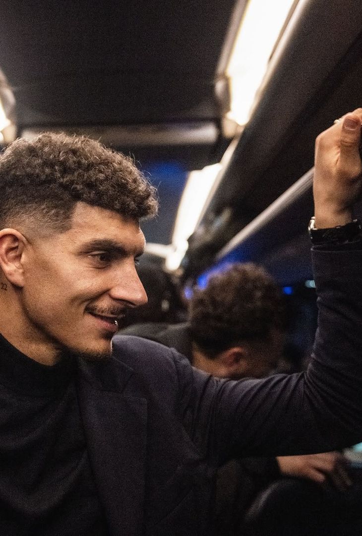 I calciatori del Napoli hanno ammirato lo spettacolo dei sostenitori azzurri a dopo la vittoria con l'Atalanta