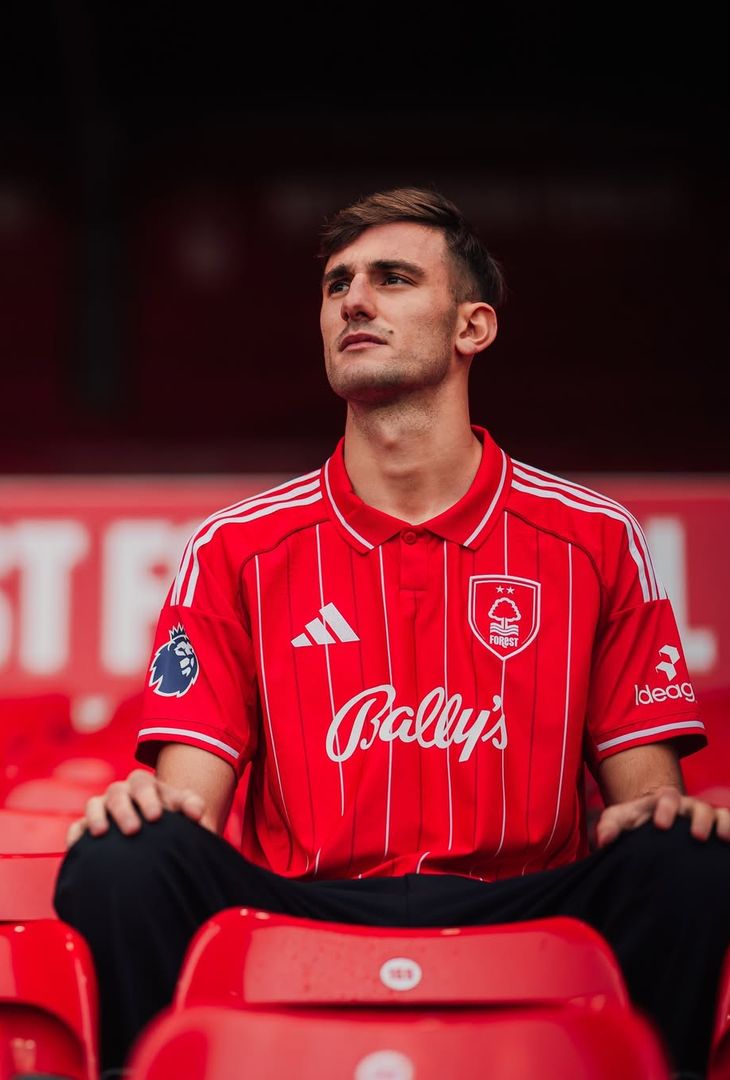 Lucca si trasferisce al Nottingham: i primi scatti con la nuova maglia! – LE FOTO - immagine 6