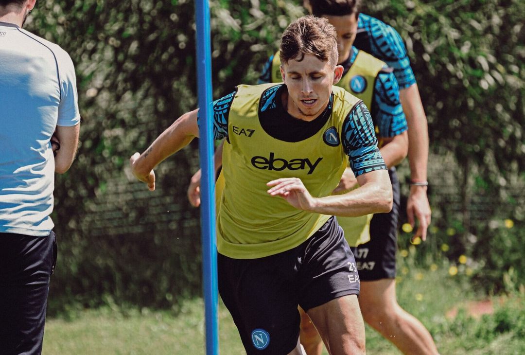 Il Napoli si prepara alla sfida contro il Lecce: gli scatti dell'allenamento