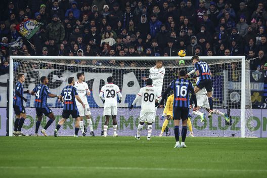 BERGAMO, ITALY - DECEMBER 06: Charles De Ketelaere of Atalanta scores the opening goal during the Serie A match between Atalanta and AC Milan at Gewiss Stadium on December 06, 2024 in Bergamo, Italy. (Photo by Giuseppe Cottini/Getty Images) Atalanta-Milan-SerieA