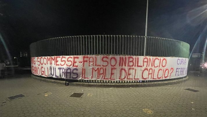 FOTO VN – Striscione al Franchi: “Doping, scommesse, ma il male sono gli ultras” - immagine 1