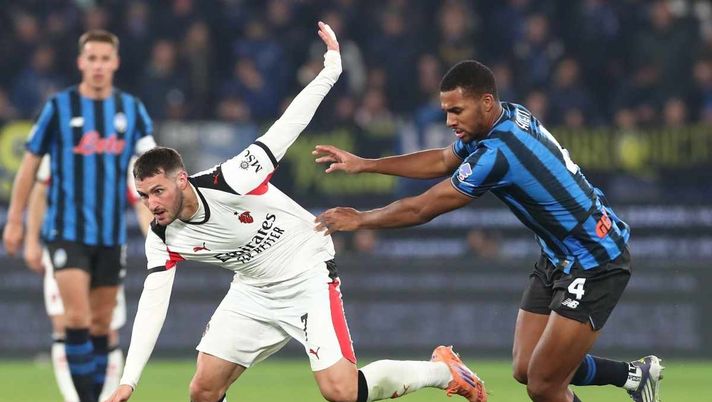Santiago Giménez (attaccante AC Milan), qui durante Atalanta-Milan 1-1 (Serie A 2025-2026) | News (Getty Images) Atalanta-Milan 1-1 (90'): secondo pari consecutivo per il Diavolo | Serie A News