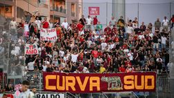 Cagliari-Roma, un’unica pezza nel settore ospiti: esposto lo striscione ‘Curva Sud’