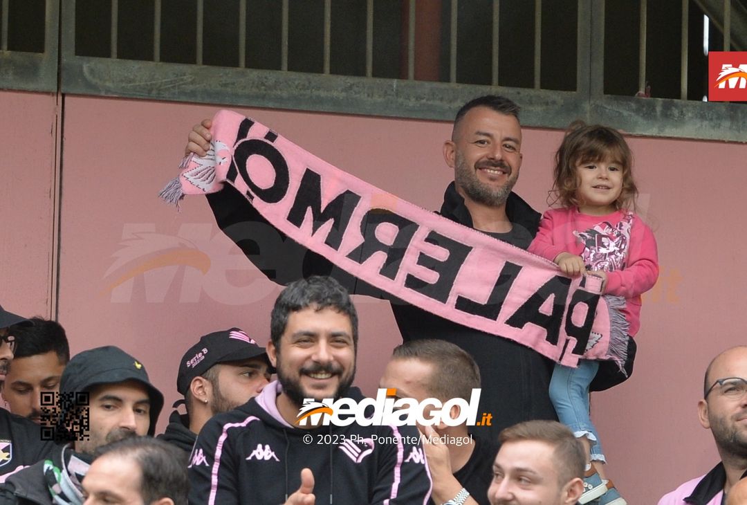 FOTOTIFO Palermo-Cittadella 0-1, gli scatti ai tifosi al “Renzo Barbera” (GALLERY) - immagine 59