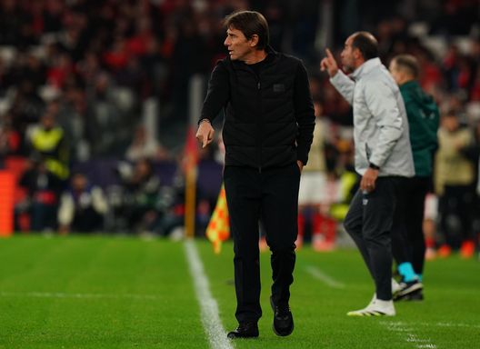 LISBON, PORTUGAL - DECEMBER 10: Head Coach Antonio Conte of SSC Napoli in action during the UEFA Champions League 2025/26 League Phase MD6 match between SL Benfica and SSC Napoli at Estadio da Luz on December 10, 2025 in Lisbon, Portugal. (Photo by Gualter Fatia/Getty Images)