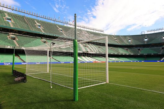 SEVILLE, SPAIN - DECEMBER 07: General view inside the stadium prior to the LaLiga match between Real Betis Balompie and FC Barcelona at Estadio Benito Villamarin on December 07, 2024 in Seville, Spain. (Photo by Fran Santiago/Getty Images) Più di mille tifosi viola al Villamarin: ma non saranno soli nel settore ospiti- immagine 2