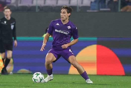 Edoardo Bove, 22 anni, centrocampista della Fiorentina di proprietà della Roma. (Foto di Gabriele Maltinti/Getty Images) Bove