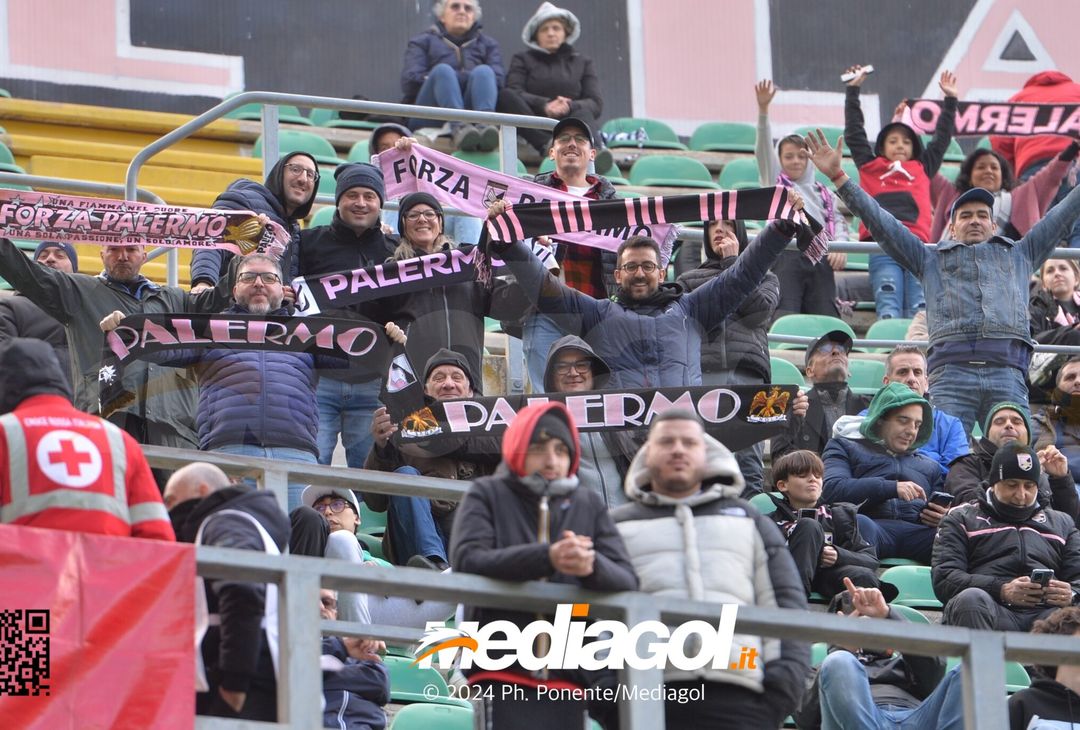 FOTOTIFO Palermo-Modena 4-2, gli scatti ai tifosi al “Renzo Barbera” (GALLERY) - immagine 21