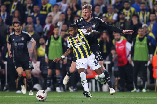 ISTANBUL, TURCHIA 27 Aprile Fenerbahce-Besiktas, da Lucescu a Daum: gli allenatori più iconici del derby- immagine 2