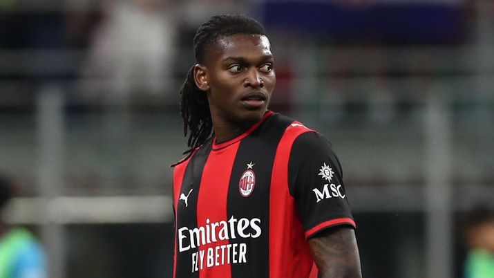 Rafael Leao, attaccante AC Milan, può lasciare i rossoneri nel calciomercato estivo 2026 | Milan News (Credits foto: Getty Images) C'è già un club su Leao? Longari fa chiarezza: 'Ecco quando entrerà nel vivo l'addio al Milan'