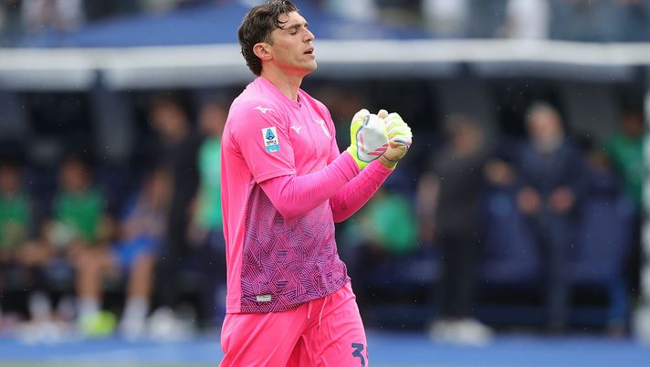 EMPOLI, ITALY - MAY 4: Christos Mandas goalkeeper of SS Lazio celebrates the victory after during the Serie A match between Empoli and SS Lazio at Stadio Carlo Castellani on May 4, 2025 in Empoli, Italy. (Photo by Gabriele Maltinti/Getty Images) Lazio, con Sarri torna il testa a testa tra Provedel e Mandas. E il greco… - immagine 1