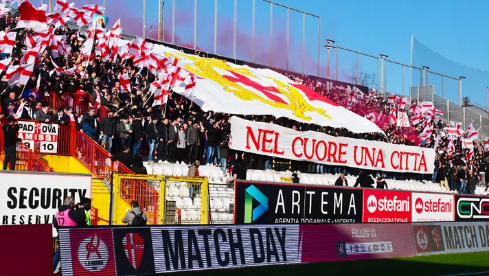 Verso Padova-Albinoleffe, iniziativa Ultras-Appartenenza: tifo prima della partita - immagine 1