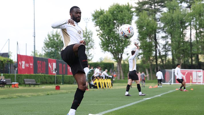 CAIRATE, ITALY - MAY 11: Fikayo Tomori of AC Milan in action during a AC Milan training session at Milanello on May 11, 2025 in Cairate, Italy. (Photo by Claudio Villa/AC Milan via Getty Images) Oggi a Milanello, allenamento: in gruppo anche chi ha giocato meno - immagine 1