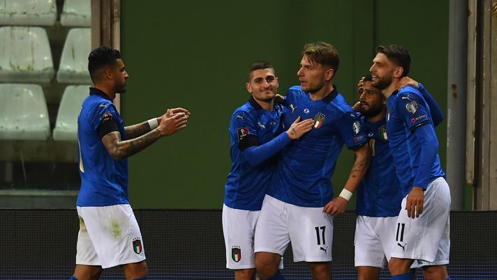 PARMA, ITALY - MARCH 25: Ciro Immobile of Italy celebrates with teammates after scoring the second goal of his team during the FIFA World Cup 2022 Qatar qualifying match between Italy and Northern Ireland on March 25, 2021 in Parma, Italy. Sporting stadiums around Italy remain under strict restrictions due to the Coronavirus Pandemic as Government social distancing laws prohibit fans inside venues resulting in games being played behind closed doors. (Photo by Claudio Villa/Getty Images) Italia-Irlanda del Nord 2-0: nessun granata in campo - immagine 1