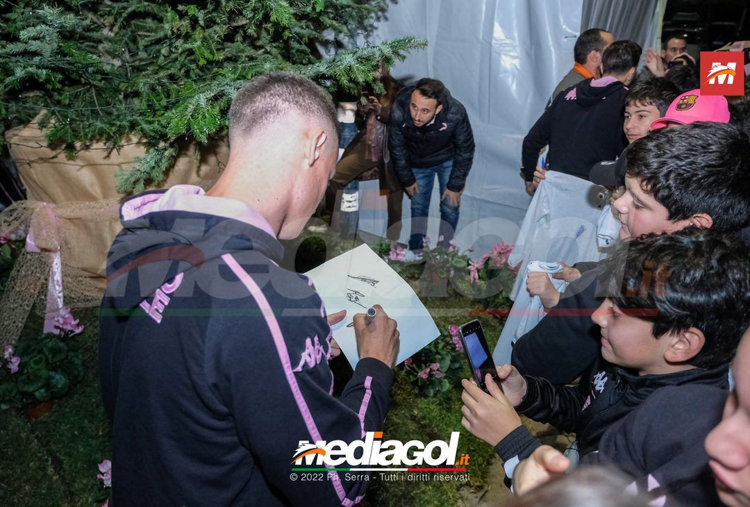 FOTO Palermo: Accardi, Saric e Gomes accendono l’albero al ‘Barbera’ (Gallery) - immagine 35