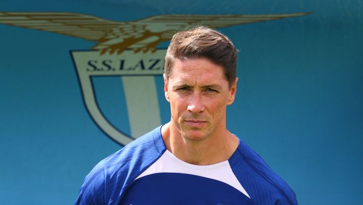 ROME, ITALY - SEPTEMBER 19: Atletico Madrid Youth Manager, Fernando Torres looks on during the UEFA Youth League match between SS Lazio and Atletico Madrid at Formello sport centre on September 19, 2023 in Rome, Italy. (Photo by Paolo Bruno/Getty Images) Fernando Torres: “Mi ispiro a Klopp. Spero che un giorno l’Atletico mi scelga” - immagine 1
