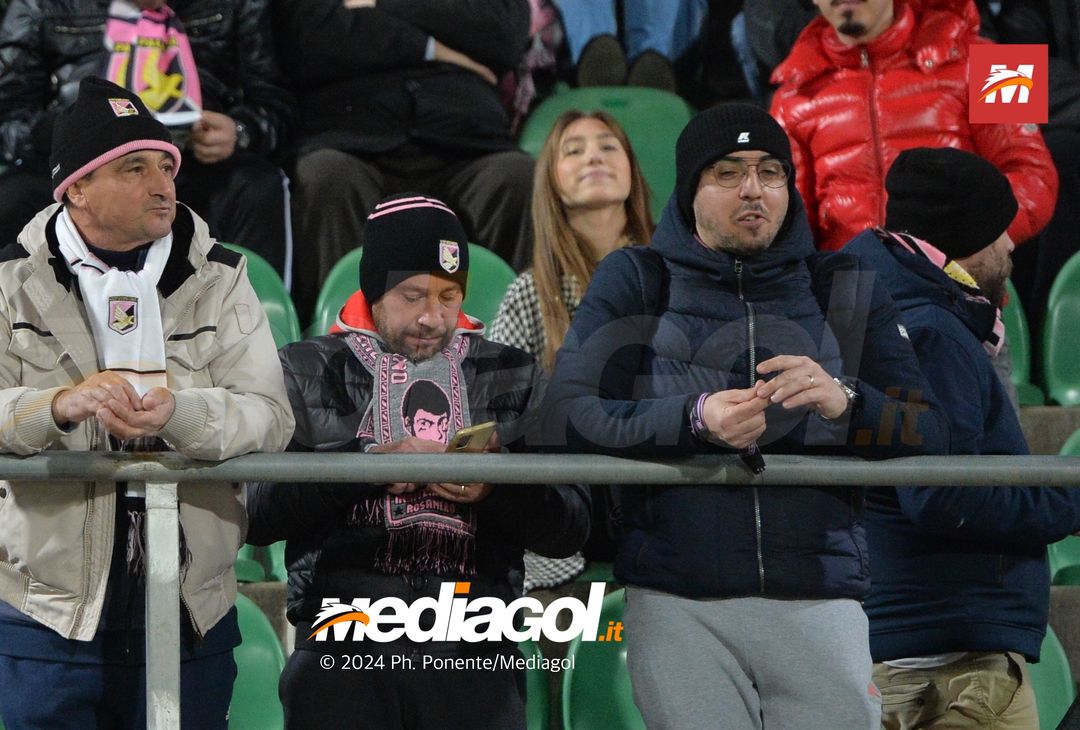 FOTOTIFO Palermo-Bari 3-0, gli scatti ai tifosi al “Renzo Barbera” (GALLERY) - immagine 33