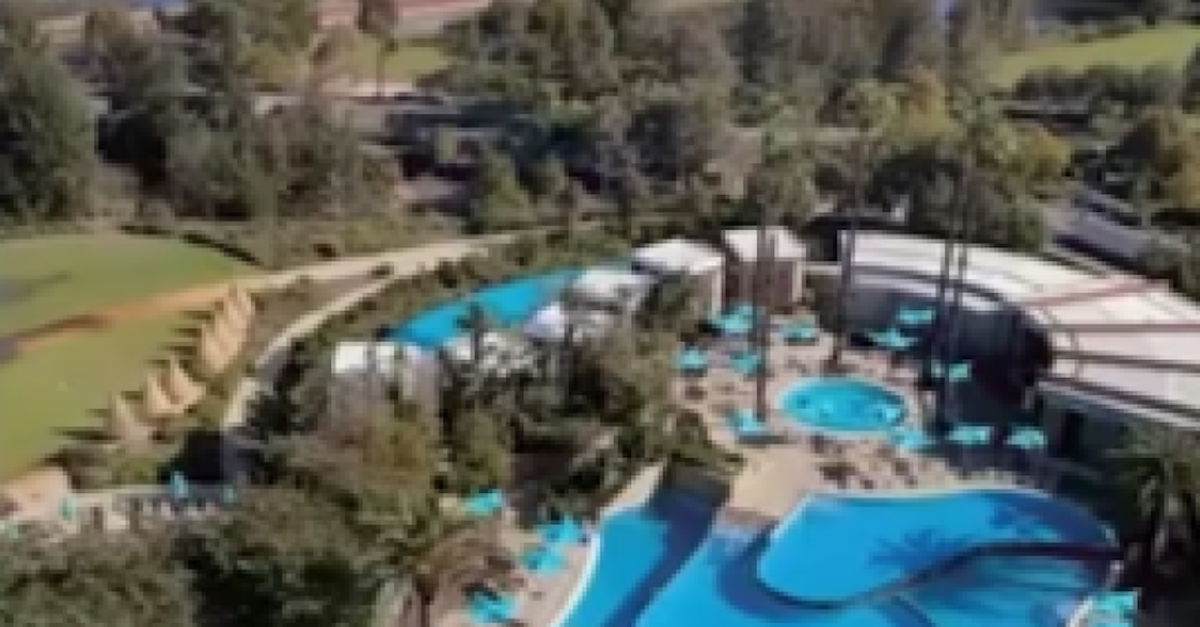 milan chukwueze svela lo spettacolare resort a perth australia video