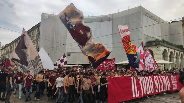 4 maggio, rivivi il Live: la marcia del popolo granata e la cerimonia a Superga- immagine 8