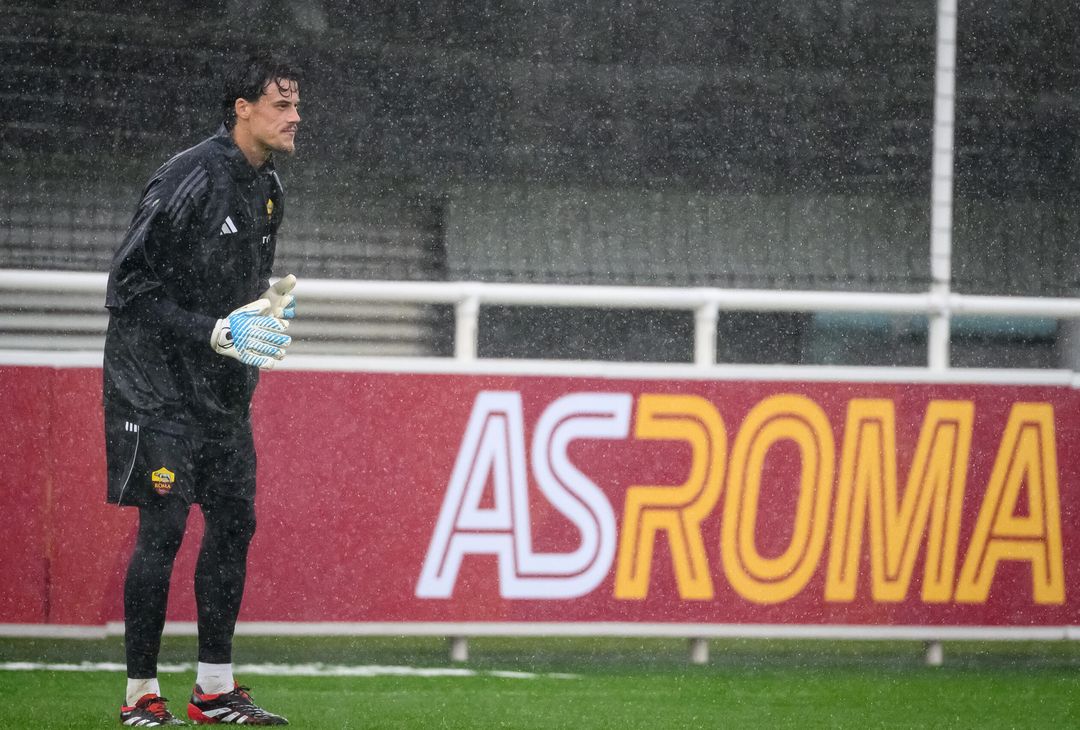 Roma, la seduta pomeridiana aperta ai tifosi al St. George’s Park – FOTO GALLERY - immagine 63