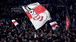 Stoccarda, due striscioni nel settore ospiti strappano gli applausi dei romanisti