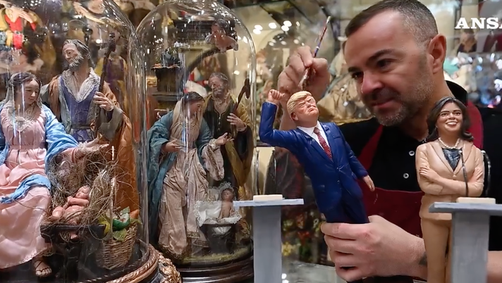 Napoli, il faccia a faccia Harris-Trump finisce sul… presepe - immagine 1