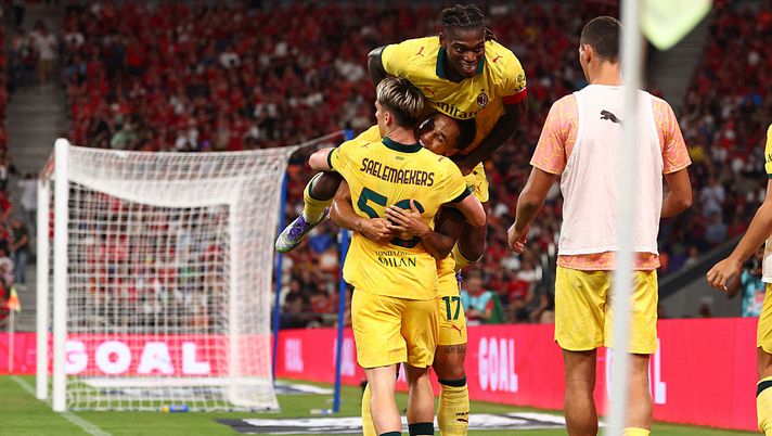 HONG KONG, CHINA - JULY 26: Noah Okafor of AC Milan celebrates his goal with his team-mates during the Pre-Season Friendly match between Liverpool FC and AC Milan at Kai Tak Sports Park on July 26, 2025 in Hong Kong, China. (Photo by Giuseppe Cottini/AC Milan via Getty Images)  liverpool-milan-kai-tak-stadium-hong-kong-amichevoli-tournee-asiatica-estiva-diretta-live-risultato-gol-formazioni-ufficiali-news