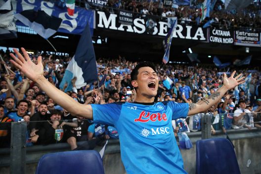 NAPLES, ITALY - MAY 07: Kim Min-Jae of SSC Napoli celebrates victory after the Serie A match between SSC Napoli and ACF Fiorentina at Stadio Diego Armando Maradona on May 07, 2023 in Naples, Italy. (Photo by Francesco Pecoraro/Getty Images) Il Napoli ha puntato Hancko, lo slovacco ha dato la sua parola- immagine 2
