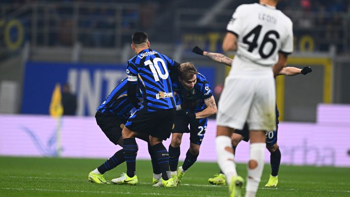 Barella, dopo il gol l’abbraccio con Arnautovic che ringrazia: “Fratello mio” - immagine 1