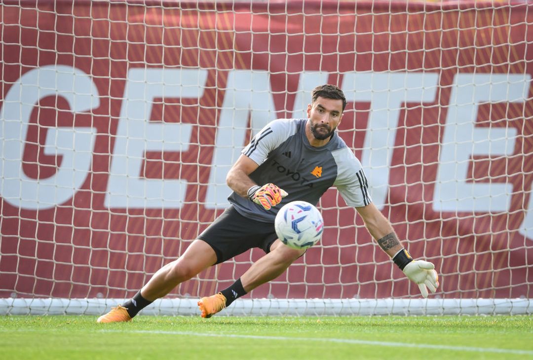 Roma, la rifinitura prima della sfida al Genoa – FOTO GALLERY - immagine 11