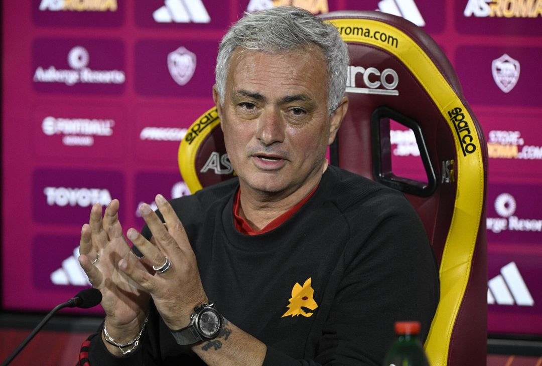 Roma, la conferenza stampa di Mourinho alla vigilia del Monza – FOTO GALLERY - immagine 3