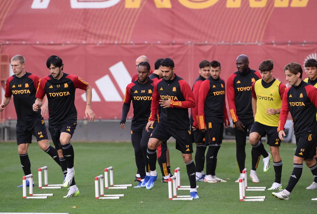 Roma, seduta con vista sul Lecce: in gruppo Dybala e Renato Sanches – FOTO GALLERY - immagine 34