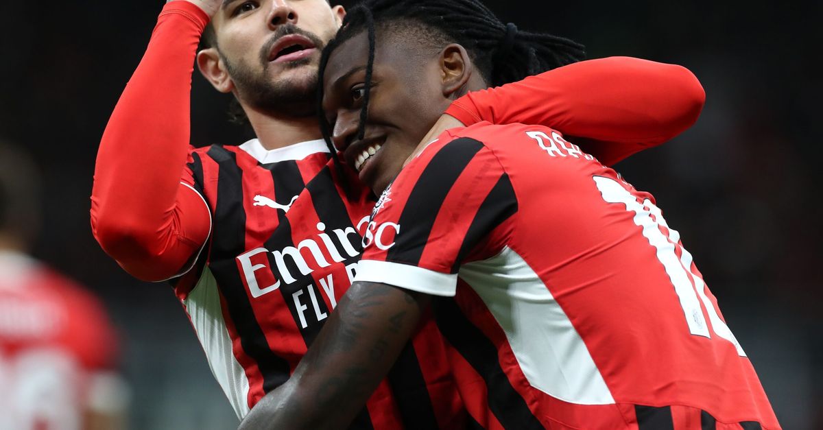 Milan, Theo su Leao e Maignan: “Rafa è fortissimo, abbiamo fatto male a tutti. Su Mike dico..” Milan, Theo su Leao e Maignan: “Rafa è fortissimo, abbiamo fatto male a tutti. Su Mike dico..”