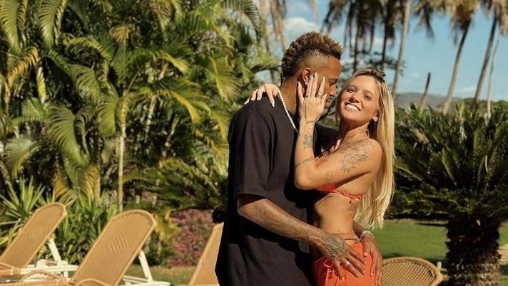 Militao dimentica la sua ex e presenta la nuova fiamma sui social: foto romantica  Militao dimentica la sua ex e presenta la nuova fiamma sui social: foto romantica - immagine 1