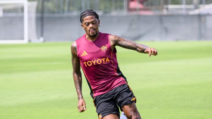 ROME, ITALY - AUGUST 20: AS Roma player Leon Bailey during training session at Centro Sportivo Fulvio Bernardini on August 20, 2025 in Rome, Italy. (Photo by Luciano Rossi/AS Roma via Getty Images) FLASH – Roma, è arrivato l’esito dei nuovi esami per Bailey: i tempi di recupero - immagine 1