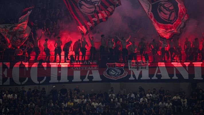I tifosi della Curva Sud del Milan | AC Milan News (Getty Images) Milan-Lecce, oltre 50mila spettatori previsti a 'San Siro'. Ma la Curva Sud ...