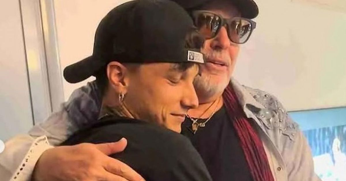 Ultimo, 250mila biglietti venduti. Supera Vasco Rossi e lui gli scrive