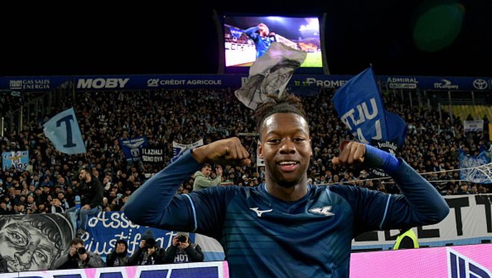 PARMA, ITALY - DECEMBER 13: Tijjani Noslin of SS Lazio celebrates winne game after the Serie A match between Parma Calcio 1913 and SS Lazio at Stadio Ennio Tardini on December 13, 2025 in Parma, Italy. (Photo by Marco Rosi - SS Lazio/Getty Images) Lazio eroica, batte il Parma in 9 contro 11: nessuno come i biancocelesti.. e il Barcellona - immagine 1