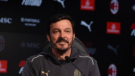 CAIRATE, ITALY - MARCH 01: Head coach Milan Futuro Massimo Oddo speaks with the media during an interview with Milan TV at Milanello on March 01, 2025 in Cairate, Italy. (Photo by Claudio Villa/AC Milan via Getty Images) ufficiale-massimo-oddo-allenatore-milan-futuro-rinnovo-2027-comunicato