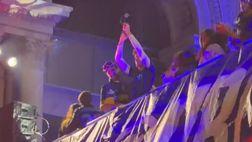 VIDEO FCIN1908 / Inter in Duomo, i tifosi: “Bastoni resta con noi”: la sua reazione