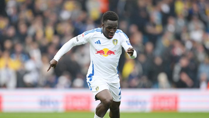 LEEDS, ENGLAND - APRIL 21: Wilfried Gnonto of Leeds during the Sky Bet Championship match between Leeds United FC and Stoke City FC at Elland Road on April 21, 2025 in Leeds, England. (Photo by Michael Regan/Getty Images) Il weekend degli italiani all’estero: Gnonto brilla in FA Cup, Grifo di rigore con il Friburgo- immagine 2