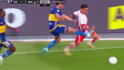 Superclásico River-Boca, randellata al costato di Figal a Enzo Díaz: solo giallo!