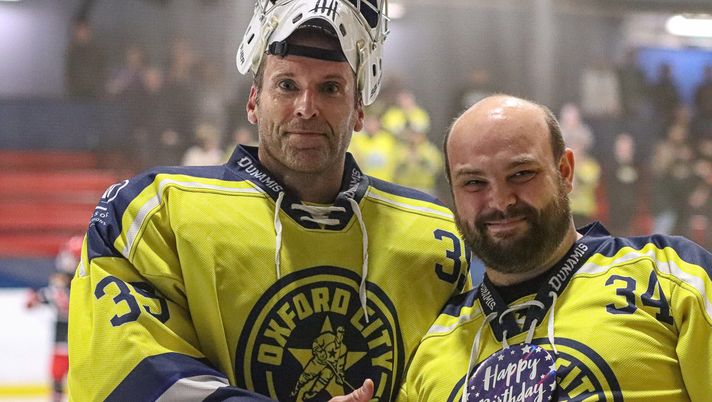 Oxford, l’età è solo un numero: Petr Cech eccelle da portiere di hockey - immagine 1