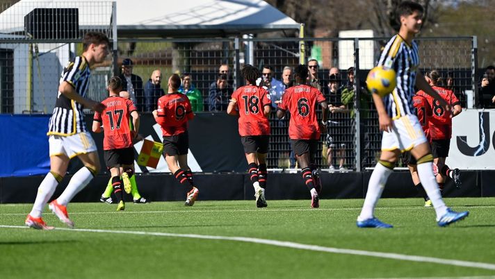 L'esultanza di Francesco Camarda (attaccante AC Milan Primavera) per il suo gol in Juventus-Milan 0-1 (Primavera 1 TIM 2023-2024) | News (Getty Images) esultanza gol Francesco Camarda AC Milan Juventus-Milan 0-1 Primavera 1 TIM 2023-2024