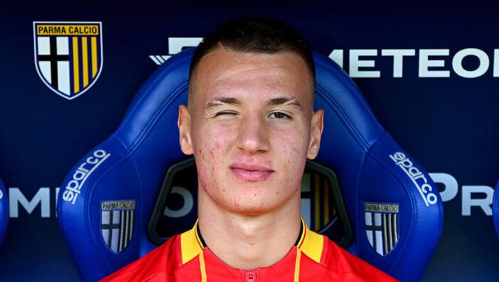 PARMA, ITALY - OCTOBER 04: Francesco Camarda of Lecce looks on during the Serie A match between Parma Calcio 1913 and US Lecce at Stadio Ennio Tardini on October 04, 2025 in Parma, Italy. (Photo by Alessandro Sabattini/Getty Images) Lecce, le novità su Gaspar, Camarda e Tiago Gabriel dopo l’allenamento di oggi - immagine 1